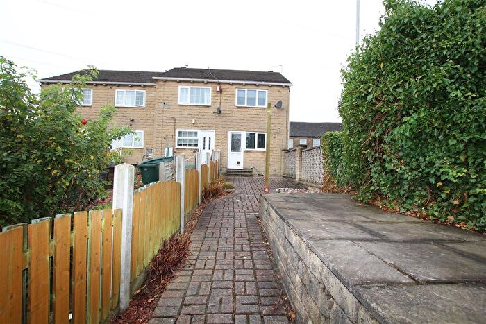 2 Bedroom Town House To Rent In Victoria Road, Eccleshill, Bradford, BD2