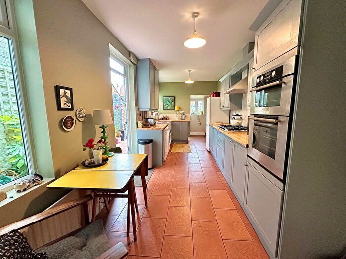 3 Bedroom Terraced House For Sale In Holly Road, Abington, NN1