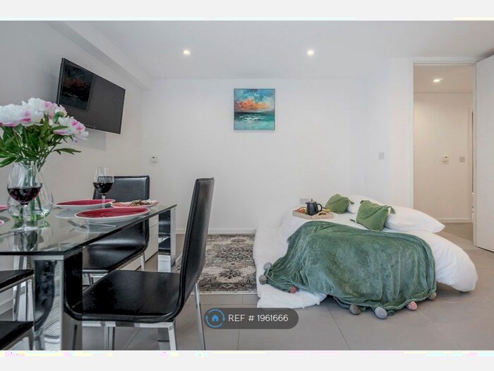 1 Bedroom Flat To Rent In Dance Square, London, EC1V