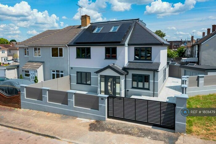 6 Bedroom Semi-Detached House To Rent In Newbury Road, Romford, RM3