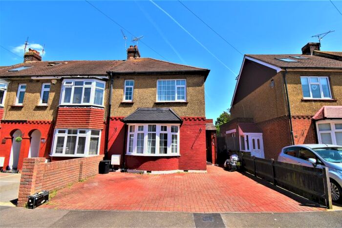 3 Bedroom End Of Terrace House To Rent In Chalkenden Avenue Gillingham, ME8
