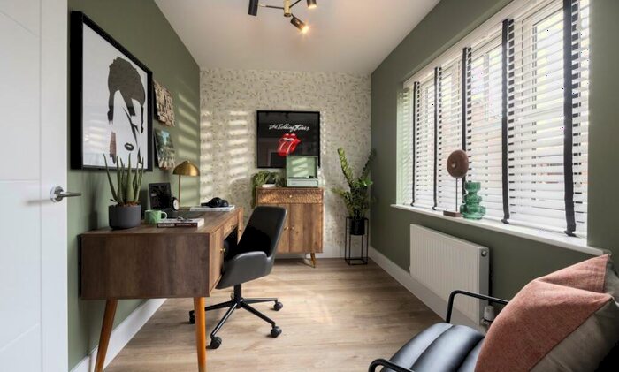 4 Bedroom Detached House For Sale In The Willows, Bedford, MK40