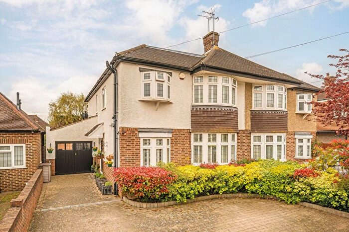 4 Bedroom Property For Sale In Matlock Way, New Malden, KT3