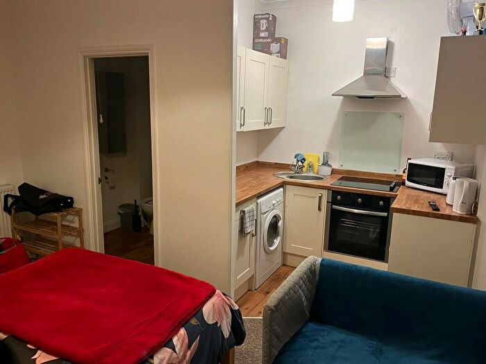 Studio To Rent In Hill Lane, Southampton, Hampshire, SO15