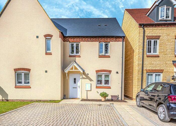 2 Bedroom End Of Terrace House To Rent In Redcar Road, Bicester, OX26