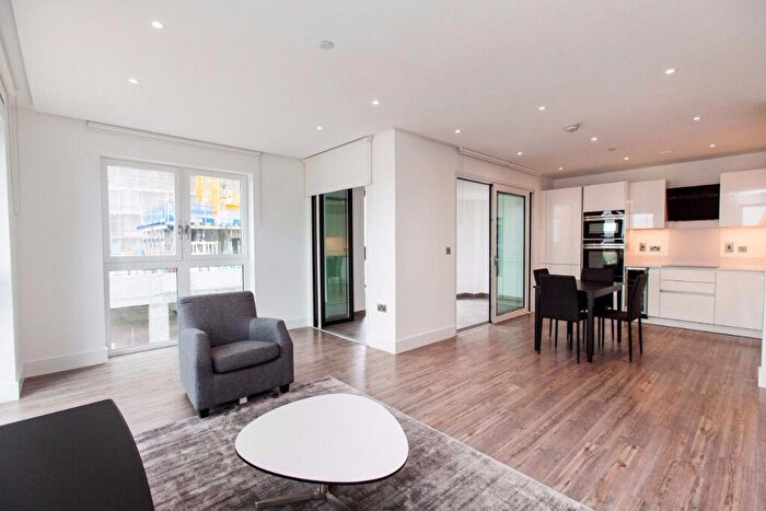 2 Bedroom Flat To Rent In Aldgate Place, New Drum Street, London, E1