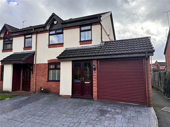 3 Bedroom Semi-Detached House To Rent In Cotaline Close, Rochdale, OL11