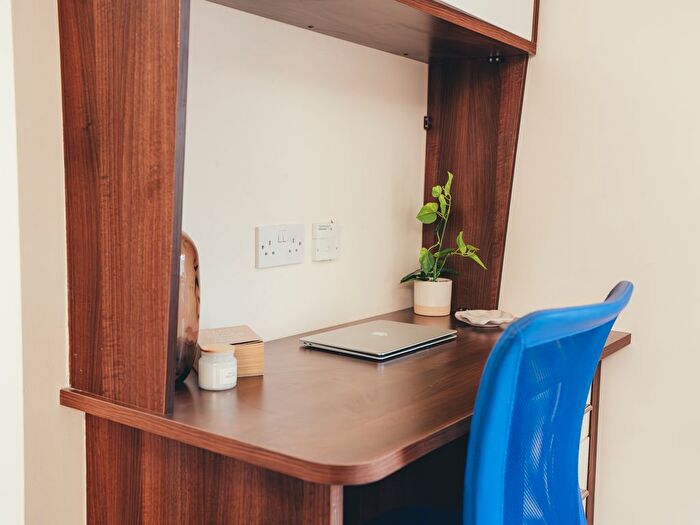 Studio To Rent In Blenheim Terrace, Leeds, LS2
