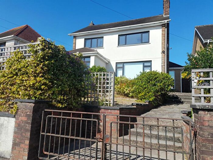4 Bedroom Detached House For Sale In Spowart Avenue, Llanelli, SA15