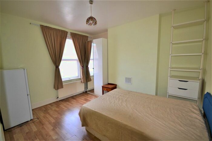 2 Bedroom Flat To Rent In The Avenue, Ealing, London, W13
