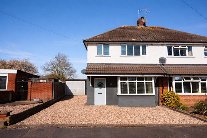 3 Bedroom Semi Detached House For Sale In Vicarage Close, Kirby Muxloe, Leicester, Leicestershire, LE9