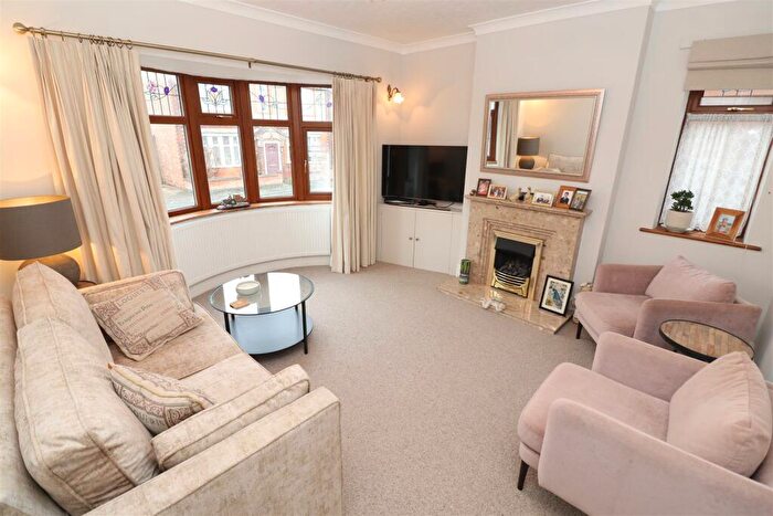 2 Bedroom Detached Bungalow For Sale In Quorn Road, Rushden, NN10