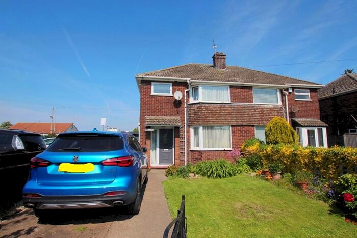 3 Bedroom Semi-Detached House For Sale In Pelham Road, Immingham, DN40