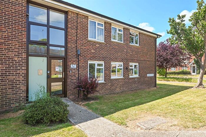 1 Bedroom Flat To Rent In Lennox Road, Chichester, West Sussex, PO19