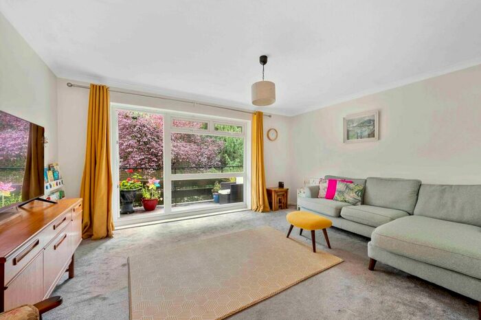 2 Bedroom Apartment To Rent In Brockley Combe, Weybridge, KT13