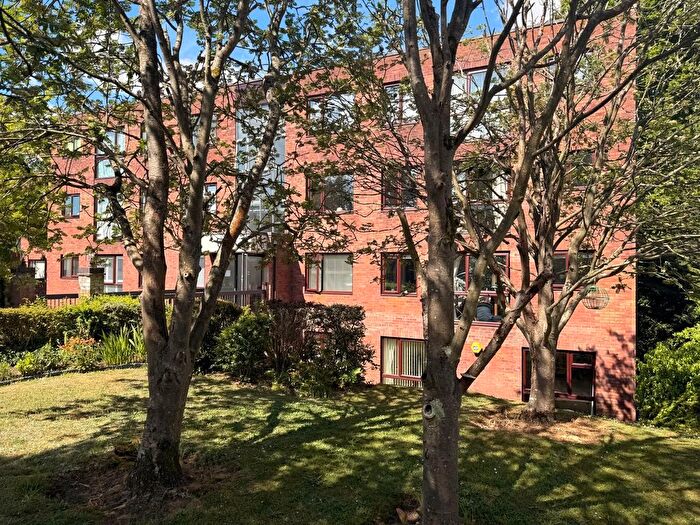 3 Bedroom Flat For Sale In Mallards Reach, Oatlands Drive, Weybridge, KT13