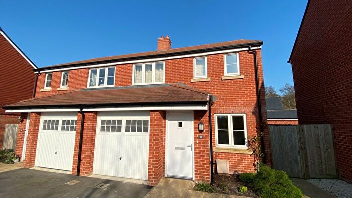 3 Bedroom Semi-Detached House To Rent In Reed Way, Petersfield, GU32