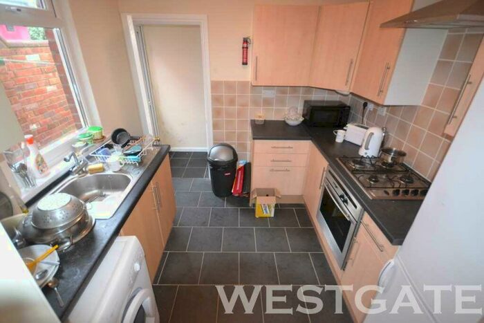 4 Bedroom Terraced House To Rent In Highgrove Street, Reading, RG1