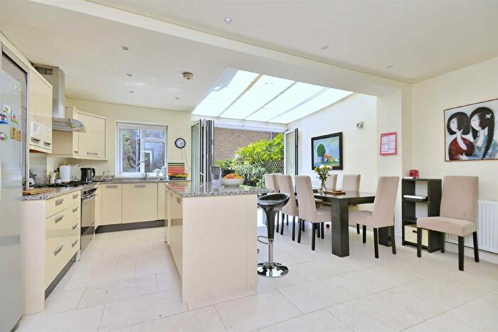 4 Bedroom Property To Rent In Warwick Avenue, Maida Vale, W9