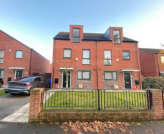 4 Bedroom Semi-Detached House To Rent In Gunson Street, Miles Platting, M40
