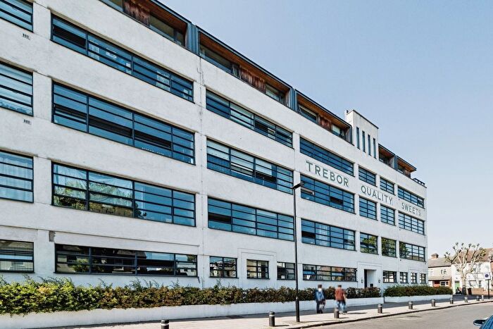 2 Bedroom Flat To Rent In Shaftesbury Road, Forest Gate, E7