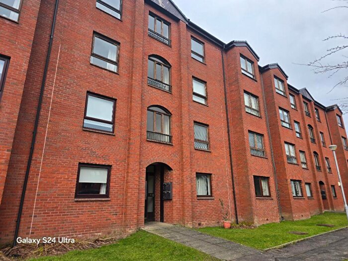 2 Bedroom Flat To Rent In Sandbank Crescent, Glasgow, G20
