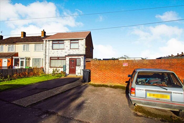 3 Bedroom End Of Terrace House For Sale In Long Furlong Drive, Slough, SL2