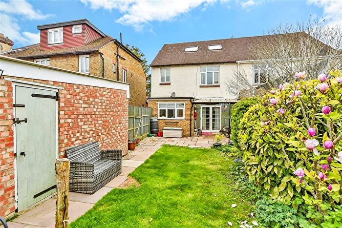 4 Bedroom Semi-Detached House For Sale In Woodstock Road, Sittingbourne, Kent, ME10