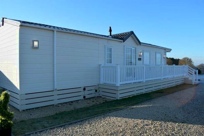 2 Bedroom Park Home Mobile Home For Sale In Brigg Road, Caistor, Market Rasen, LN7