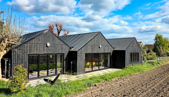 3 Bedroom Bungalow For Sale In Willow Court Lane, Moulsford, Wallingford, Oxfordshire, OX10