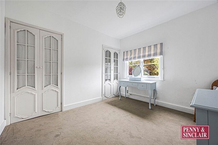 3 Bedroom Detached House To Rent In The Warren, RG4