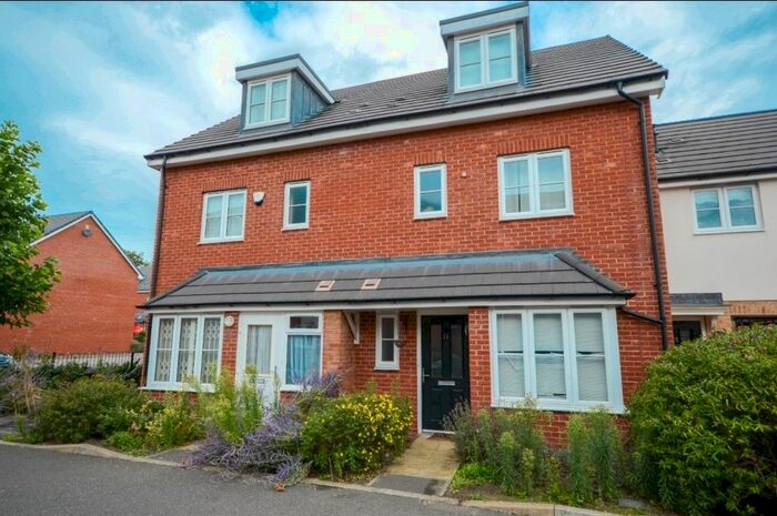 4 Bedroom Semi-Detached House To Rent In Holymead, Calcot, RG31