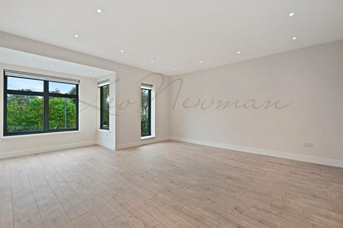 2 Bedroom Flat To Rent In Porcupine Close, Mottingham, SE9