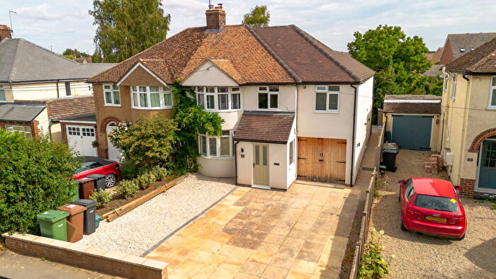 4 Bedroom Semi-Detached House For Sale In Station Road, Wallingford, OX10