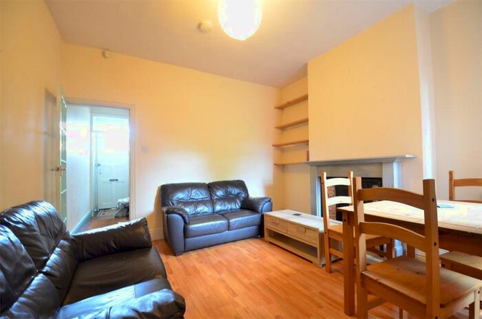 4 Bedroom Terraced House To Rent In Warwards Lane, Selly Oak, Birmingham, B29