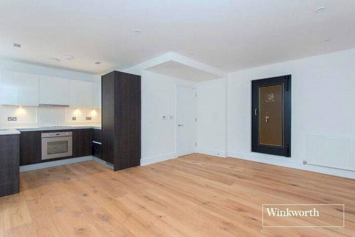 1 Bedroom Flat To Rent In Prytaneum Court, Green Lanes, London, N13