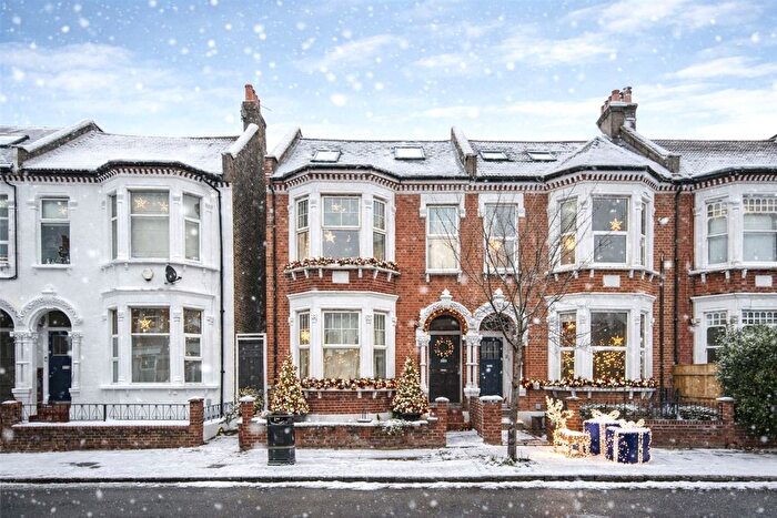 3 Bedroom Flat To Rent In Tooting Bec Road, London, SW17