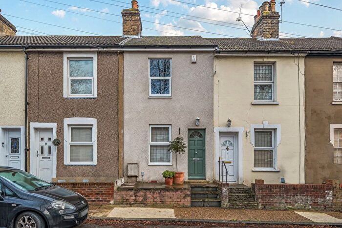 2 Bedroom Terraced House For Sale In Mounts Road, Greenhithe, Kent, DA9