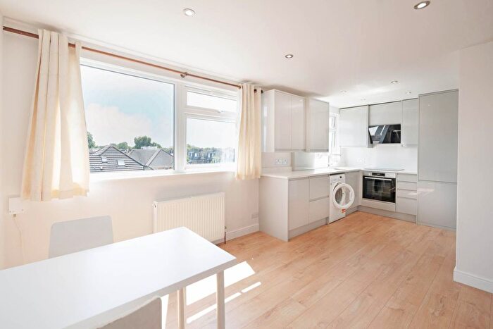 1 Bedroom Flat For Sale In Effra Road, London, SW19