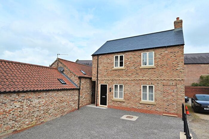2 Bedroom Detached House To Rent In Lands Court, Market Place West, Ripon, HG4