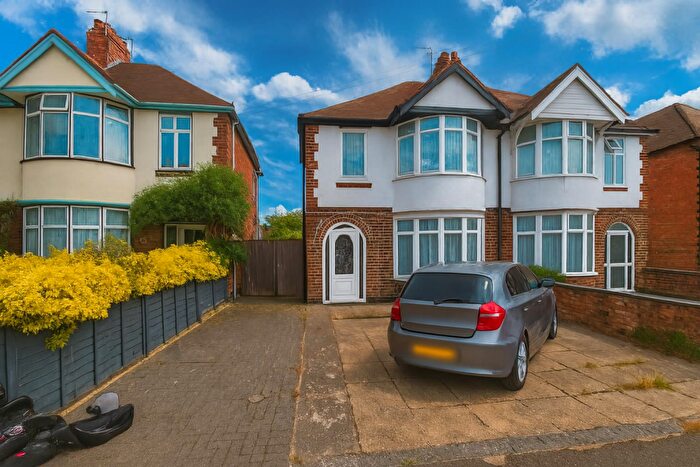 4 Bedroom House To Rent In White Road, Oxford, OX4