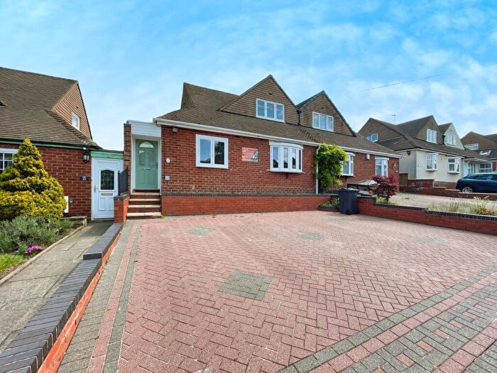 4 Bedroom Semi Detached House For Sale In Beechdale Avenue, Birmingham, B44