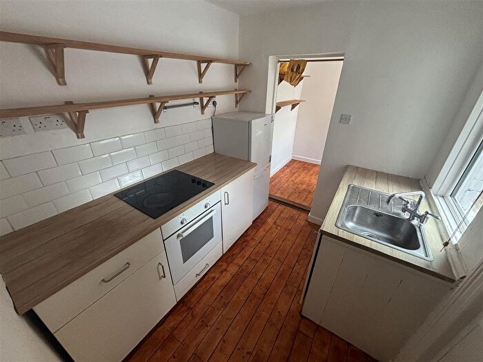 2 Bedroom End Of Terrace House To Rent In Belgrave Road, Sale, M33