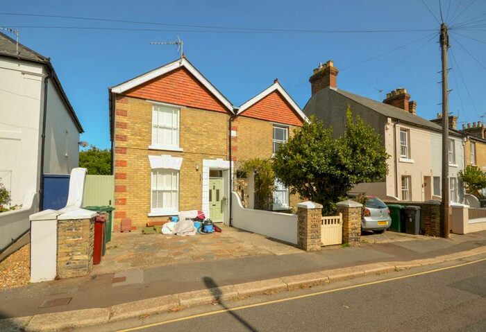 3 Bedroom Semi-Detached House To Rent In Caledonian Road, Chichester, PO19