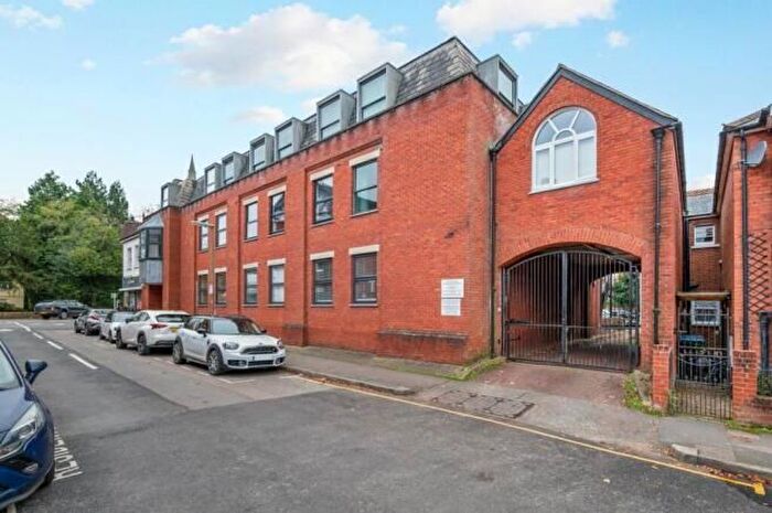 2 Bedroom Flat To Rent In Weybridge, Surrey, KT13