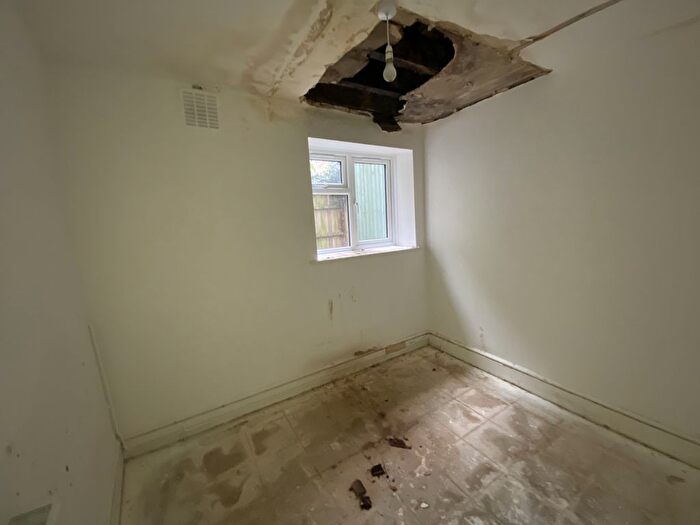 2 Bedroom Flat For Sale In Flat A, Queen Elizabeths Walk, Stoke Newington, London, N16
