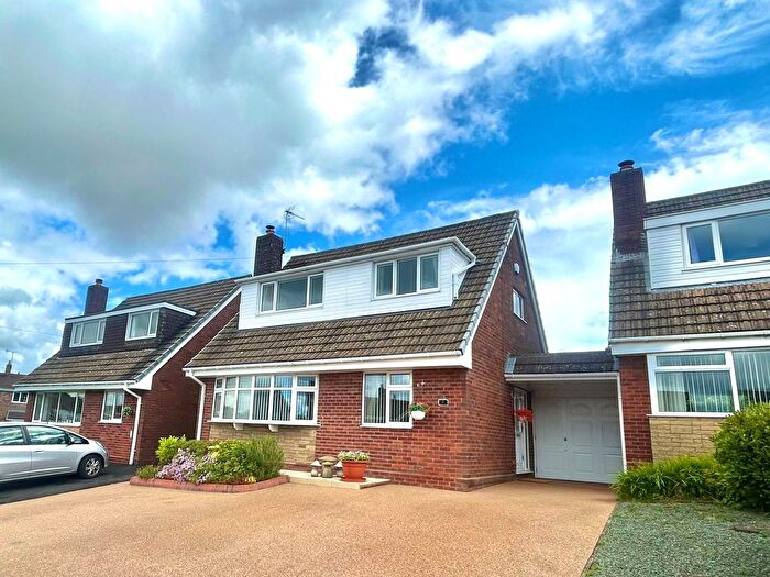3 Bedroom Detached House For Sale In Sunningdale Drive, Tividale, B69