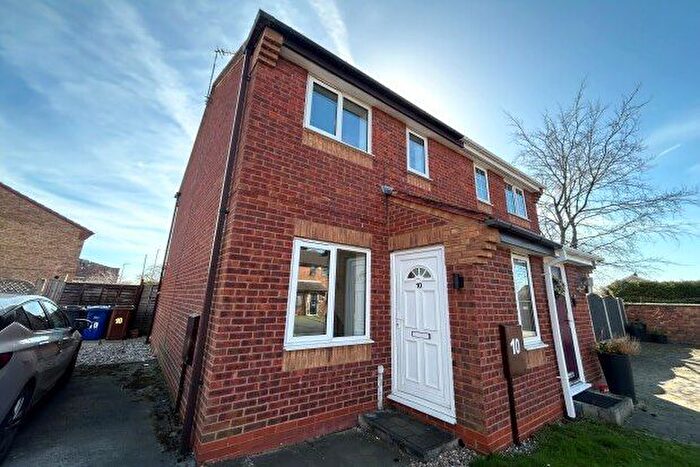 2 Bedroom Semi-Detached House To Rent In Hylton Close, Burton-On-Trent, DE14