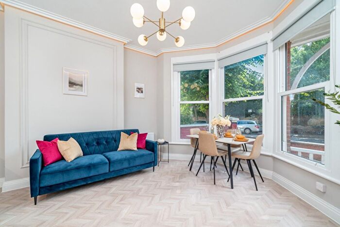 2 Bedroom Flat To Rent In London Borough Of Ealing, W3