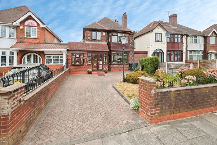 3 Bedroom Detached House For Sale In Stechford Lane, Birmingham, B8